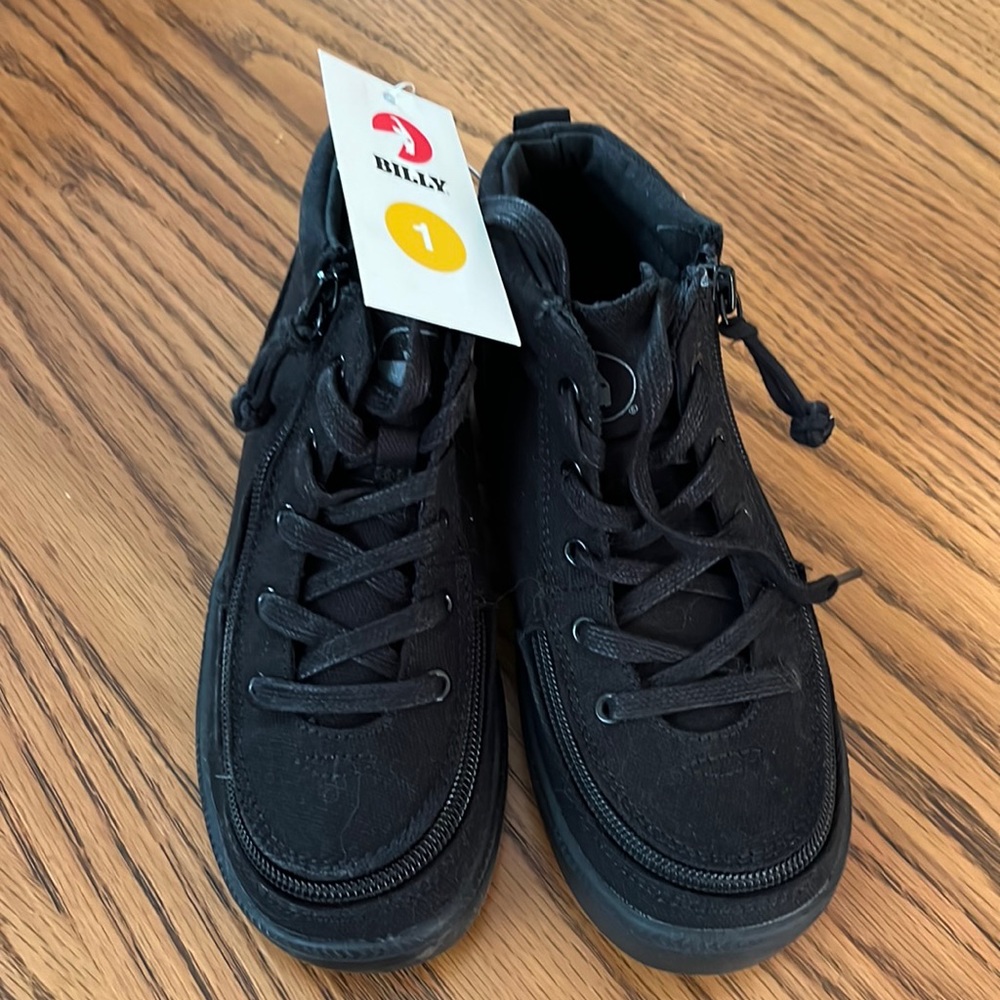 New with tags boys size 1 Billy high top sneakers